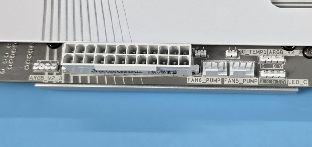 GIGABYTE X870 AORUS STEALTH ICE Review 49 X870 AORUS Stealth ICE Connectors 6