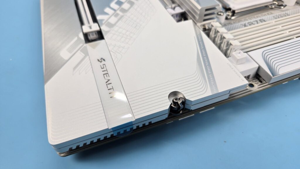 GIGABYTE X870 AORUS STEALTH ICE Review 18 X870 AORUS Stealth ICE M.2 NVMe Cover Latch