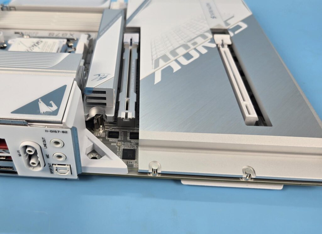 GIGABYTE X870 AORUS STEALTH ICE Review 19 X870 AORUS Stealth ICE M.2 NVMe Ports Cover Slotted