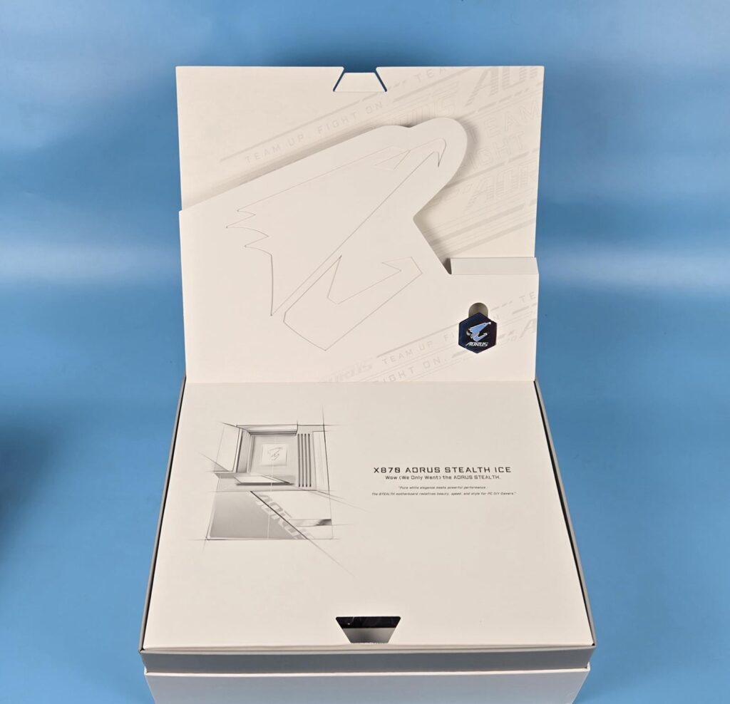 GIGABYTE X870 AORUS STEALTH ICE Review 5 X870 AORUS Stealth ICE Packing Box 3