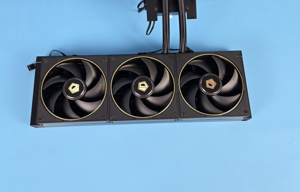 ID Cooling DX360 GDL Radiator 1