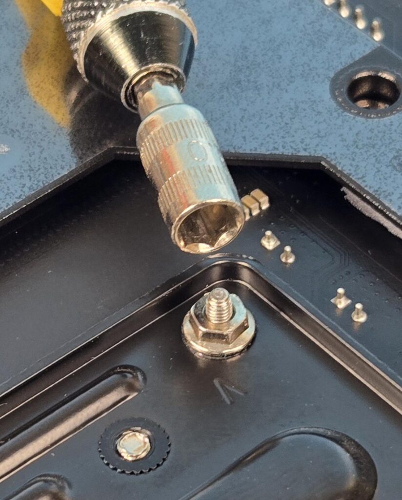Alphacool Apex 1 AM5 CPU Water Block: A Must Have for AM5 Platform 27 Alphacool Apex 1 CPU Water Block for AM5 Installation 3