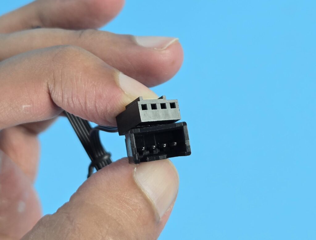 Alphacool Apex Stealth Metal Aurora 2600 - Chrome Fans Review 19 Alphacool Apex Stealth Metal Fan Chrome Connectors 3