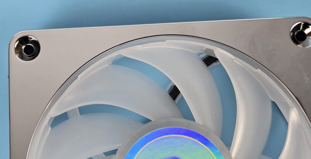 Alphacool Apex Stealth Metal Aurora 2600 - Chrome Fans Review 10 Alphacool Apex Stealth Metal Fan Chrome Frame Inside