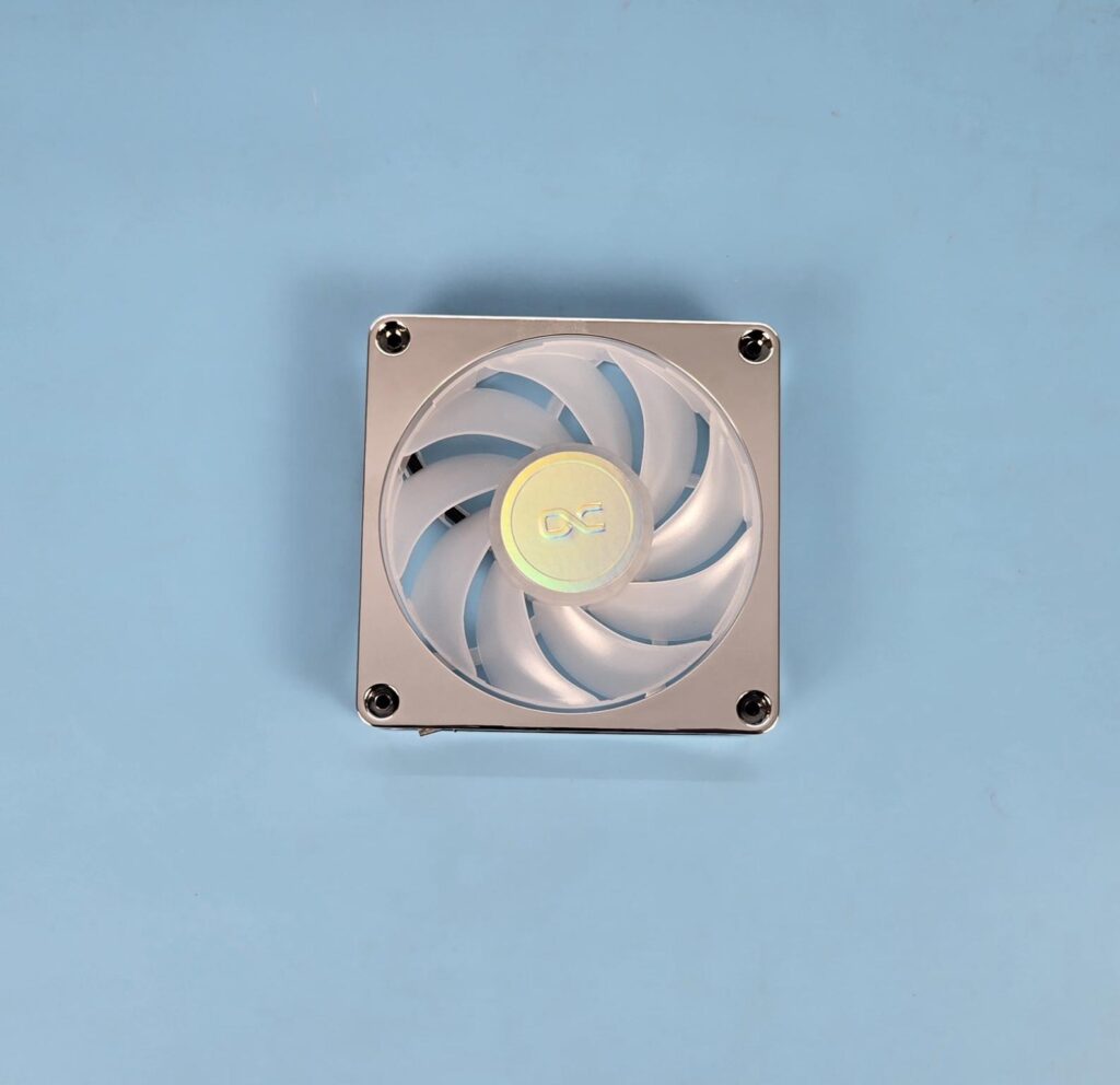 Alphacool Apex Stealth Metal Aurora 2600 - Chrome Fans Review 9 Alphacool Apex Stealth Metal Fan Front View