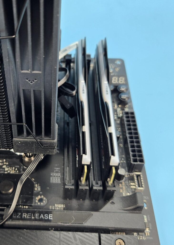 DeepCool AK700 Digital NYX: High-Performance in Small Form 32 DeepCool AK700 Digital NYX Clearance RAM 2