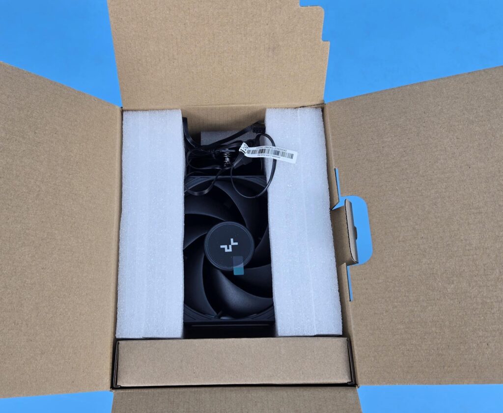 DeepCool AK700 Digital NYX: High-Performance in Small Form 3 DeepCool AK700 Digital NYX Packing Box 2