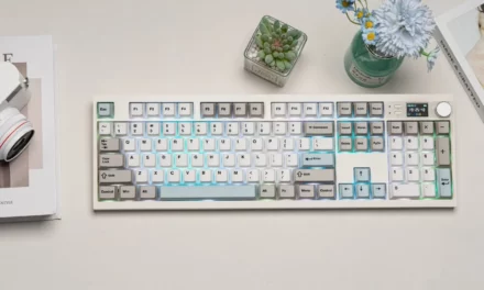 Epomaker QK108 surprises users with a wonderful full-size keyboard and colour screen