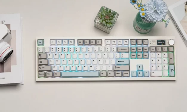 Epomaker QK108 surprises users with a wonderful full-size keyboard and colour screen