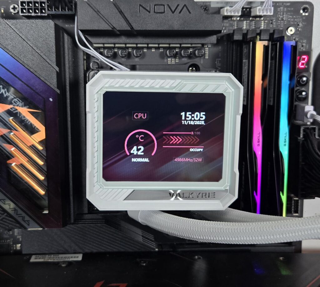 Valkyrie V360 LCD ARGB White Review: Beauty and Beast 57 Valkyrie V360 LCD White Display 3