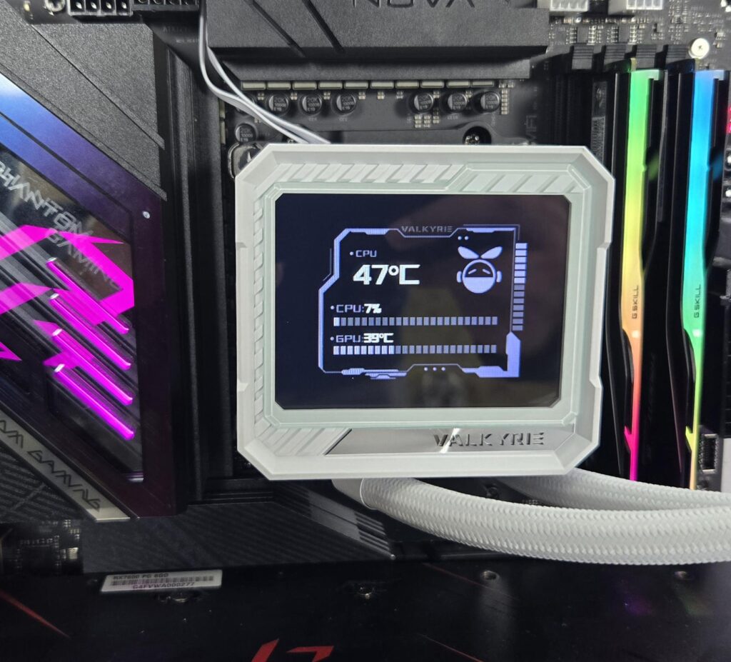 Valkyrie V360 LCD ARGB White Review: Beauty and Beast 59 Valkyrie V360 LCD White Display 5