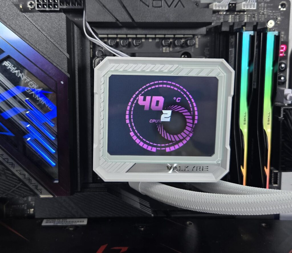 Valkyrie V360 LCD ARGB White Review: Beauty and Beast 61 Valkyrie V360 LCD White Display 7