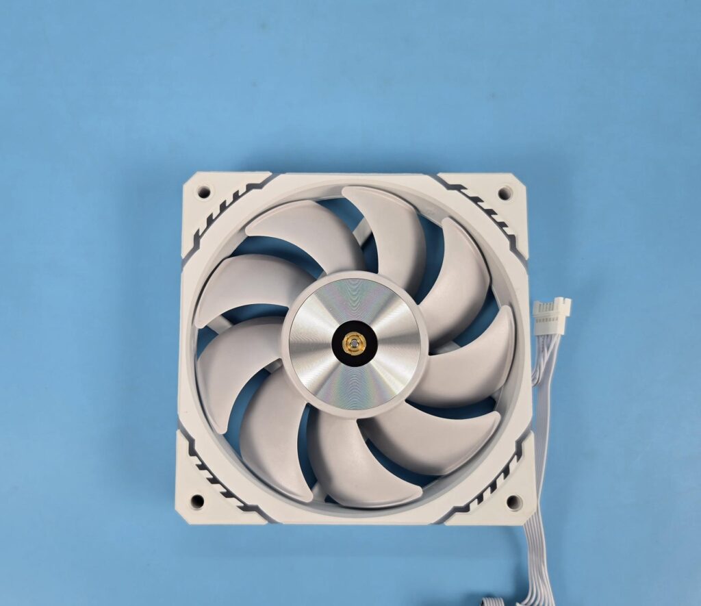 Valkyrie V360 LCD ARGB White Review: Beauty and Beast 34 Valkyrie V360 LCD White Fan 1