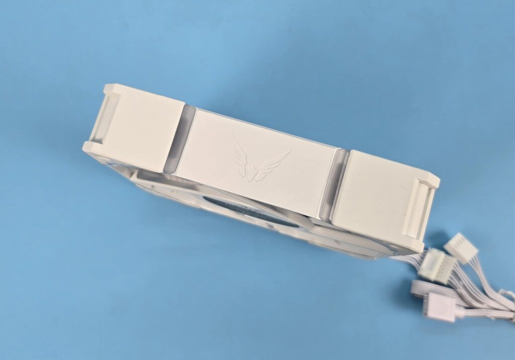 Valkyrie V360 LCD ARGB White Review: Beauty and Beast 36 Valkyrie V360 LCD White Fan 3