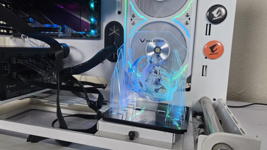 Valkyrie V360 LCD ARGB White Review: Beauty and Beast 41 Valkyrie V360 LCD White Figure 4