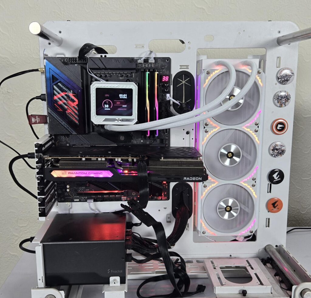 Valkyrie V360 LCD ARGB White Review: Beauty and Beast 72 Valkyrie V360 LCD White RGB 2