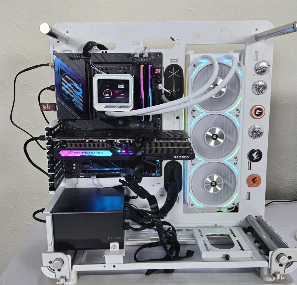 Valkyrie V360 LCD ARGB White Review: Beauty and Beast 73 Valkyrie V360 LCD White RGB 3
