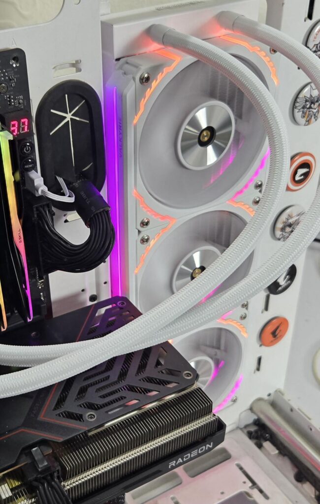 Valkyrie V360 LCD ARGB White Review: Beauty and Beast 74 Valkyrie V360 LCD White RGB 4