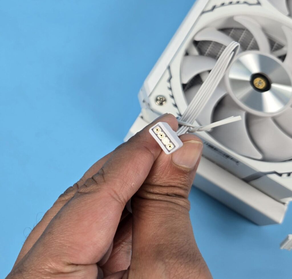 Valkyrie V360 LCD ARGB White Review: Beauty and Beast 16 Valkyrie V360 LCD White Radiator 5
