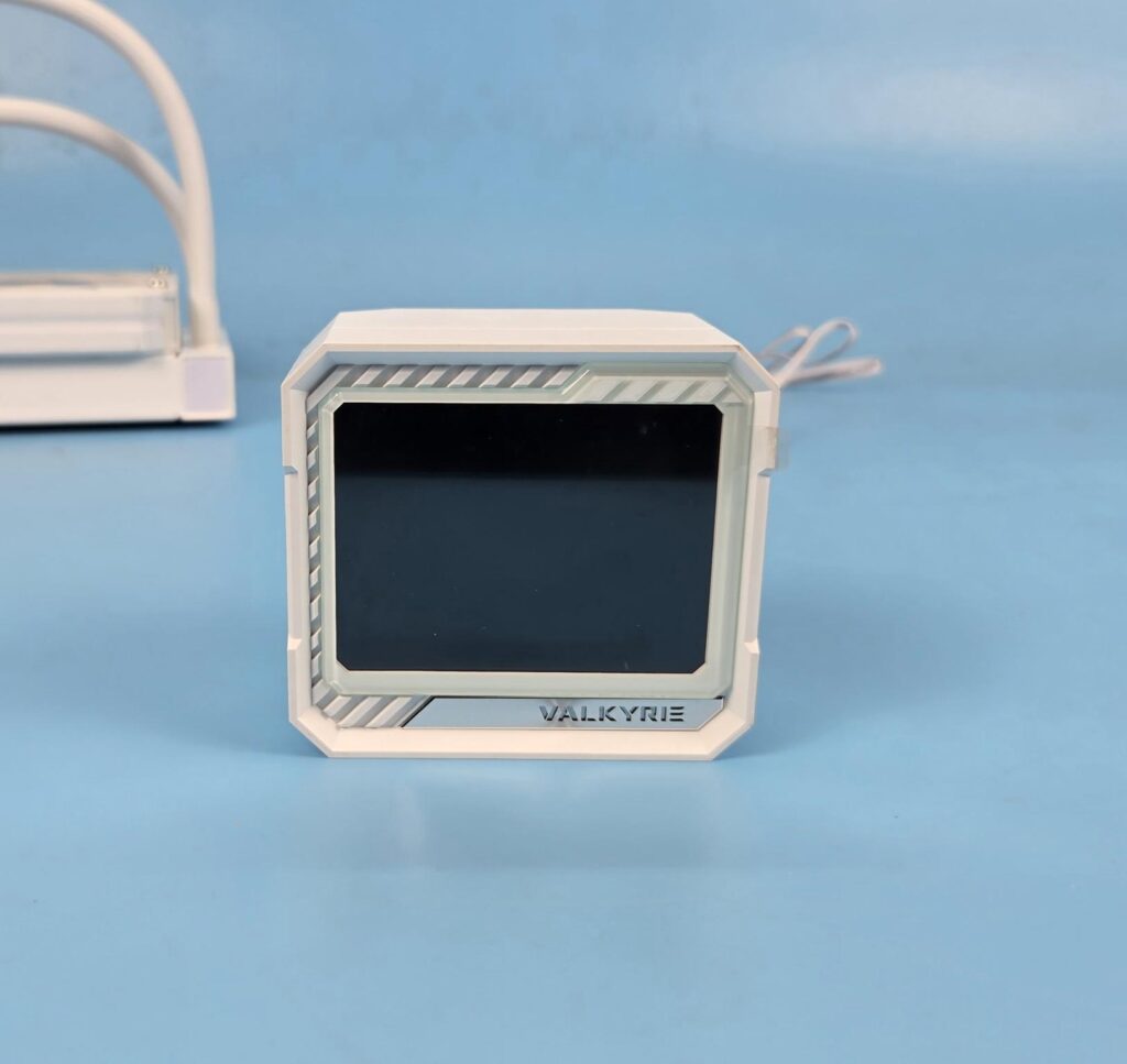 Valkyrie V360 LCD ARGB White Review: Beauty and Beast 31 Valkyrie V360 LCD White Screen 1