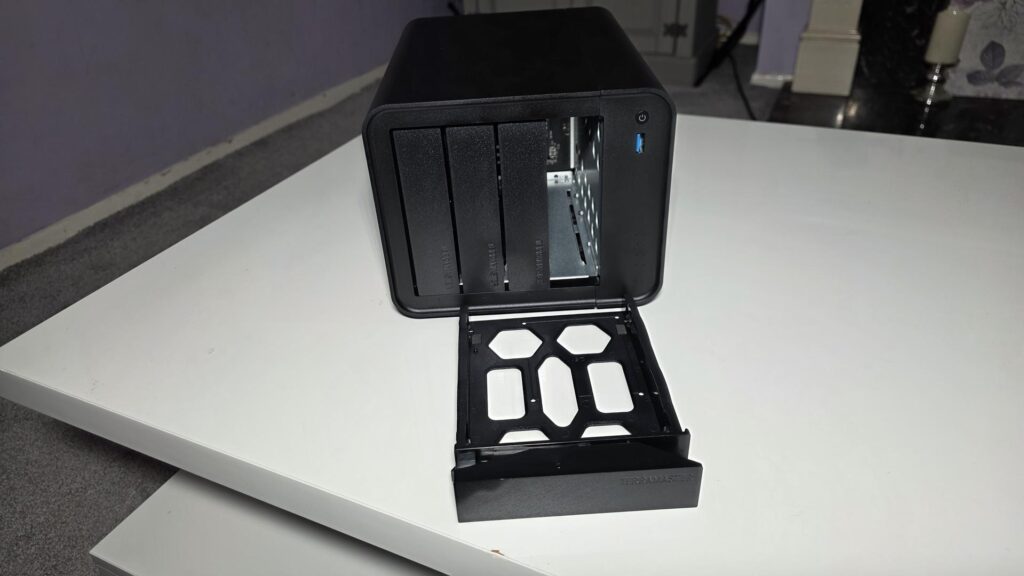 TerraMaster F4-425 NAS Storage Review 8 20251029 115859 Copy