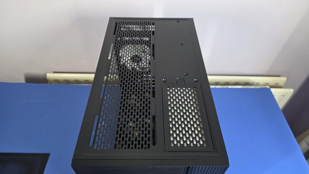 Antec Flux M Case Review - Small Yet Spacious 10 Antec Flux M MATX Case 11 Copy