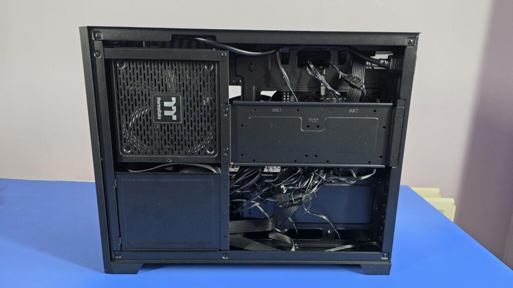 Antec Flux M Case Review - Small Yet Spacious 26 Antec Flux M MATX Case 24 Copy