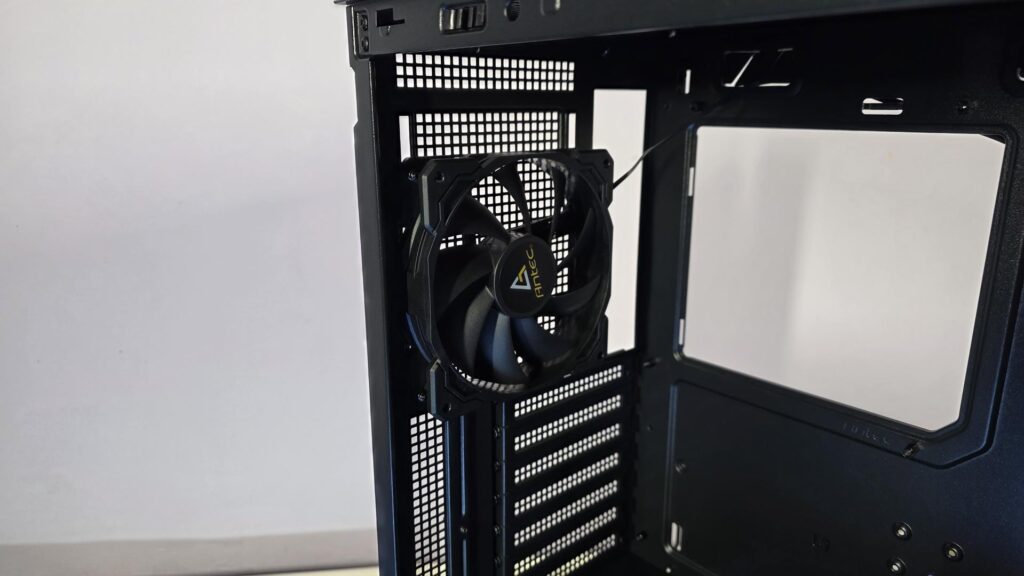 Antec P30 AIR PC Case Review - Budget Friendly Mid-Tower Goodness 19 Antec P30 Case 15