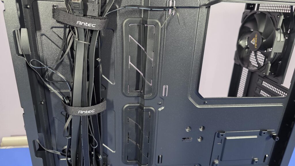 Antec P30 AIR PC Case Review - Budget Friendly Mid-Tower Goodness 23 Antec P30 Case 20