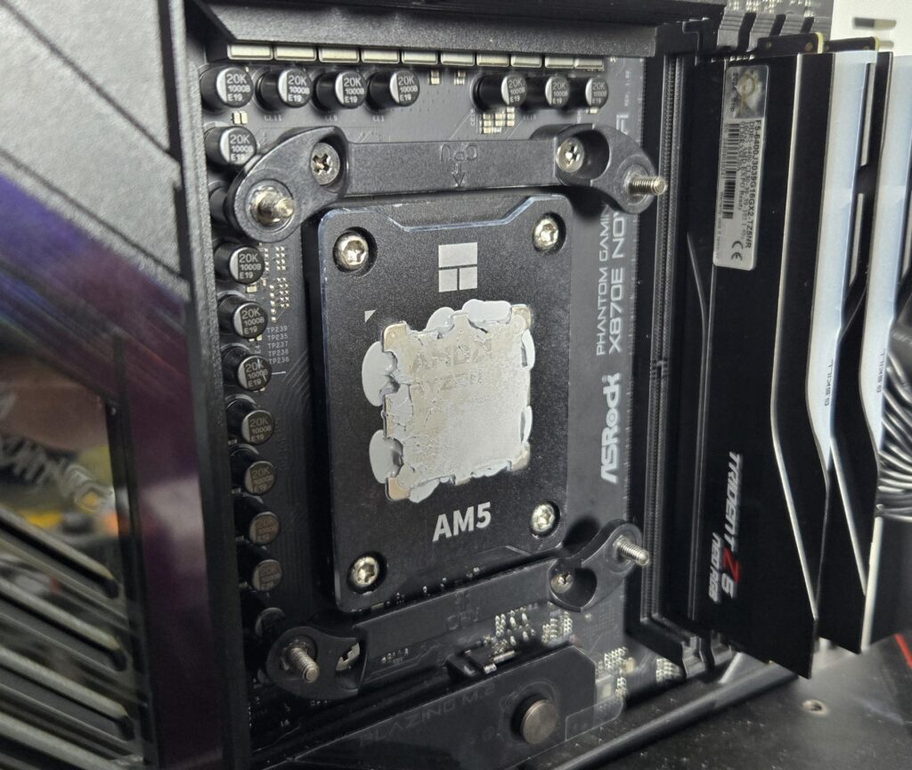 ARCTIC MX-7 Thermal Paste Review: A True Successor of MX-4! 7 Arctic MX7 Paste 1