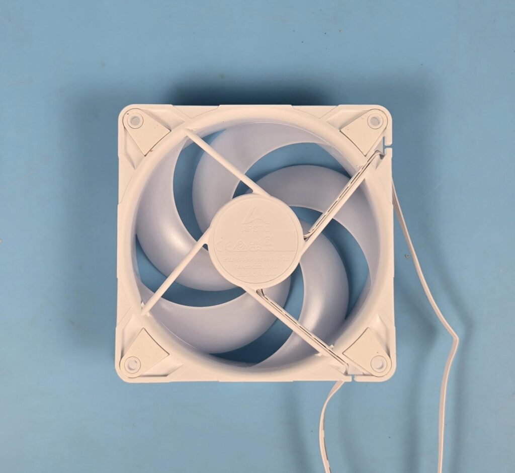 ARCTIC P12/P14 Pro Reverse ARGB White Fans: Power Horse 10 Arctic P12 Pro Reverse ARGB Back View
