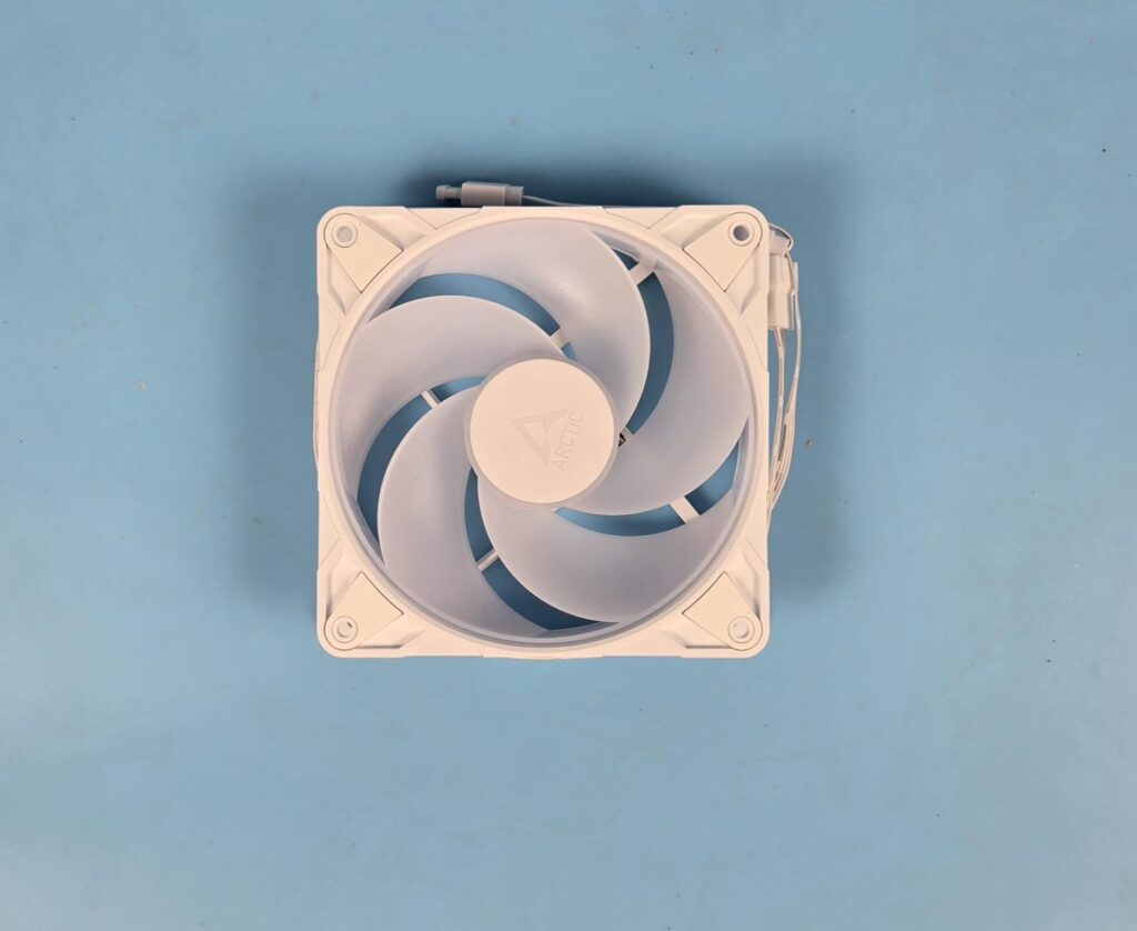 ARCTIC P12/P14 Pro Reverse ARGB White Fans: Power Horse 6 Arctic P12 Pro Reverse ARGB Front View