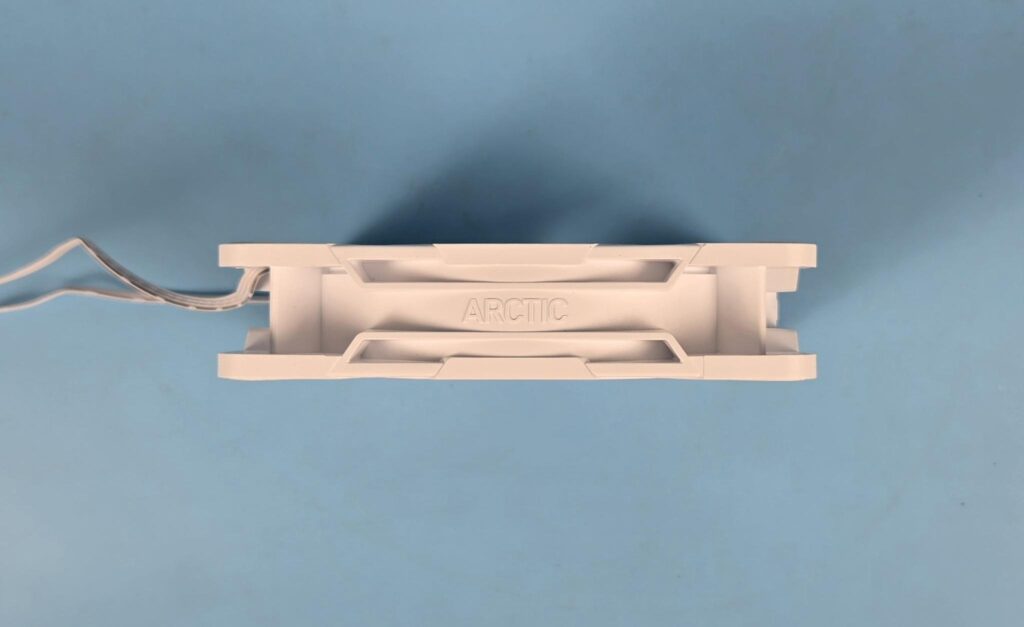 ARCTIC P12/P14 Pro Reverse ARGB White Fans: Power Horse 12 Arctic P12 Pro Reverse ARGB Side View