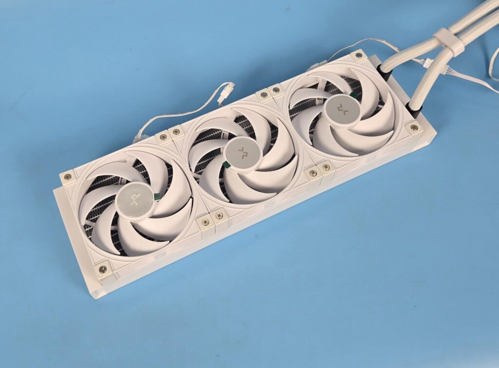 DeepCool CL6600 White AIO 4