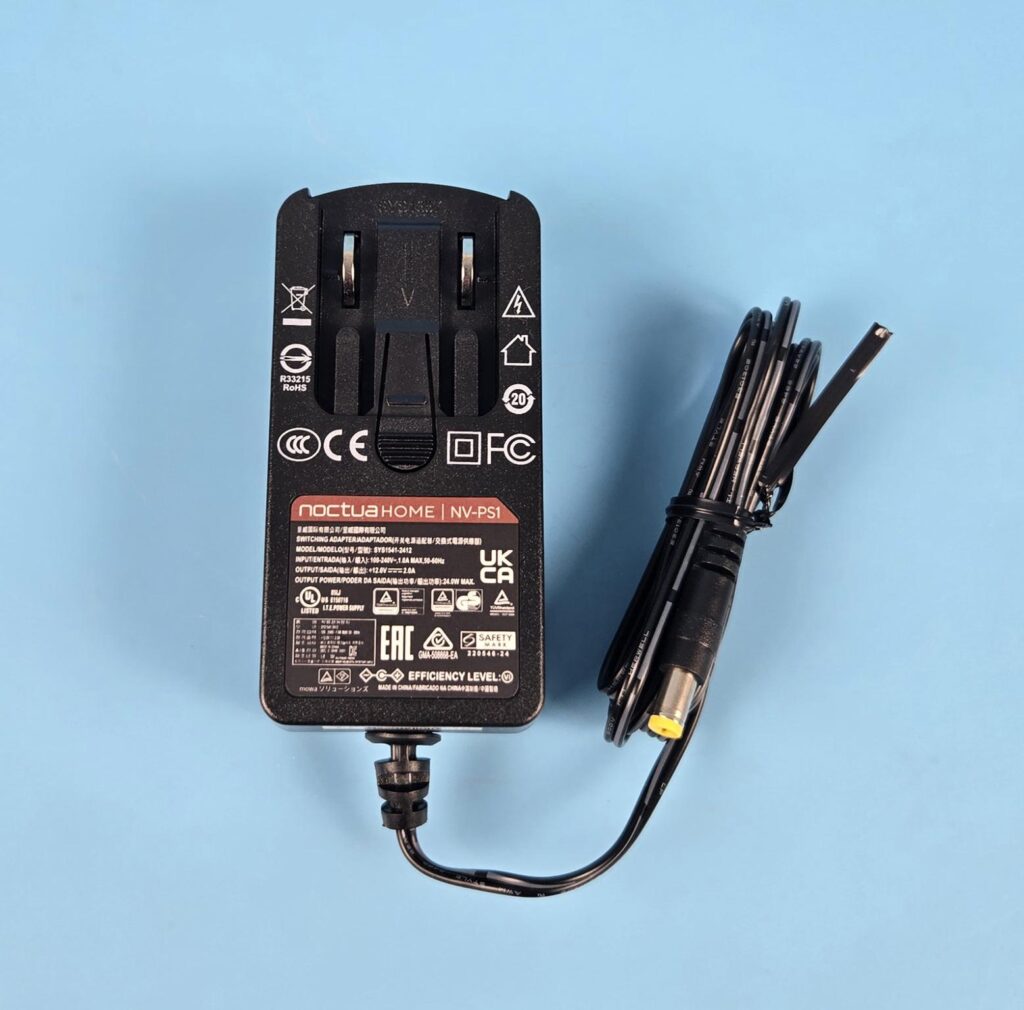 Noctua HOME NV-FS1 and NV-FS2 Review 21 Noctua NV FS2 Power Adapter 1