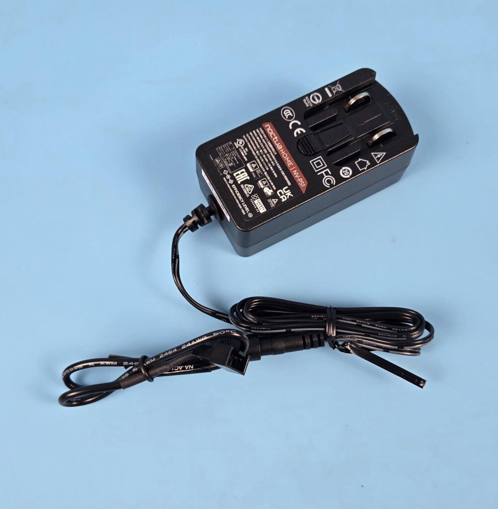 Noctua HOME NV-FS1 and NV-FS2 Review 23 Noctua NV FS2 Power Adapter 2