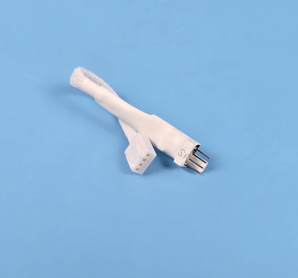 Ocypus Sigma F36 ARGB WH Cable 2
