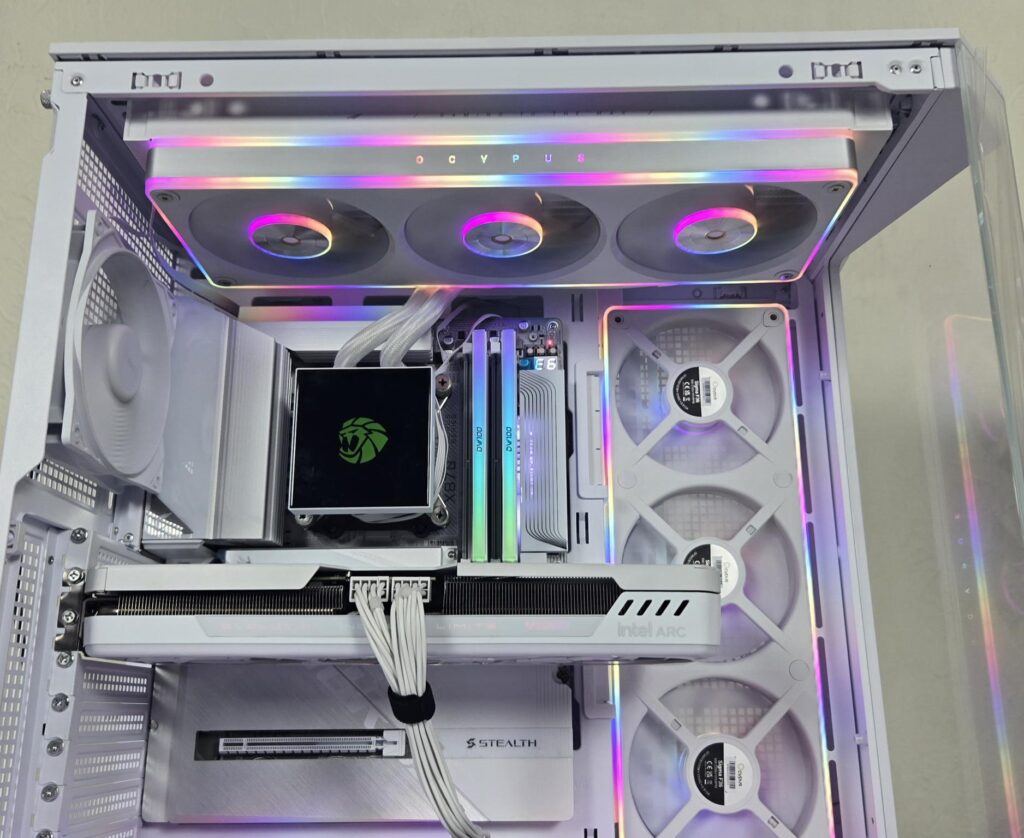 Ocypus Sigma F36 ARGB WH RGB 11