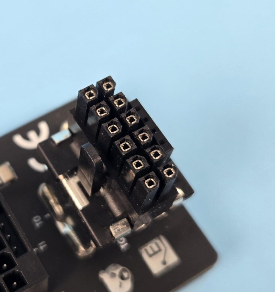 Thermal Grizzly WireView Pro Review - A Must Have for your Peace of Mind 10 Thermal Grizzly WireView Pro Connector 2