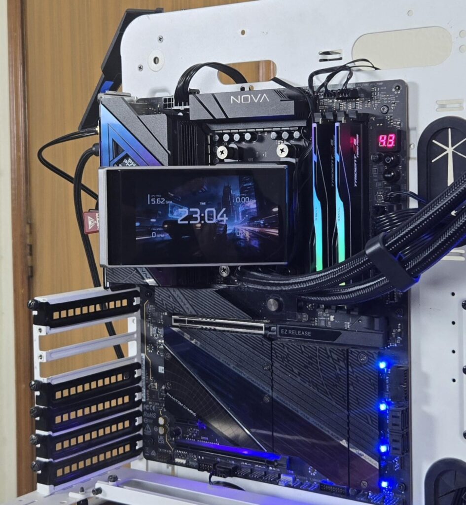 DeepCool LT360 Vision ARGB Review: Large Screen with Silent Cooling 19 DeepCool LT360 Vision ARGB Display Screen 1