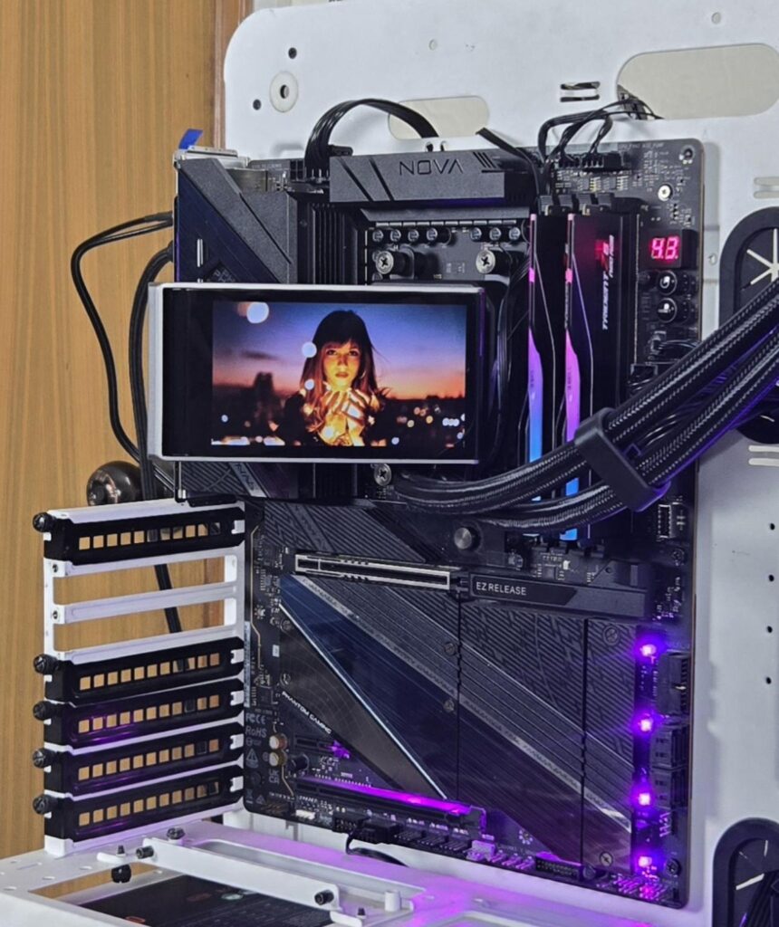 DeepCool LT360 Vision ARGB Review: Large Screen with Silent Cooling 20 DeepCool LT360 Vision ARGB Display Screen 2