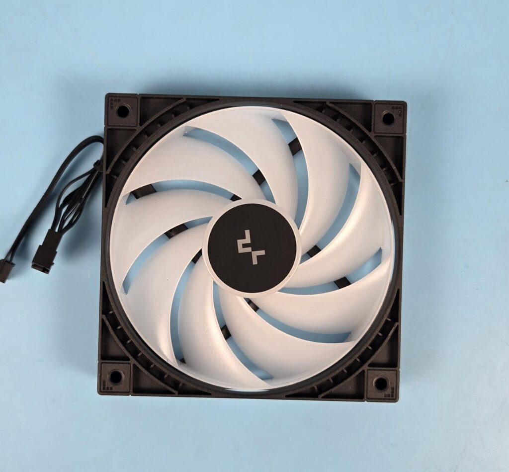 DeepCool LT360 Vision ARGB Review: Large Screen with Silent Cooling 21 DeepCool LT360 Vision ARGB Fan 1