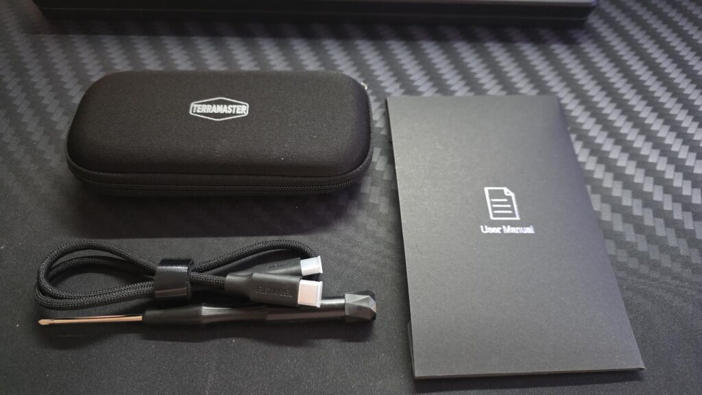 TerraMaster D1 SSD box contents