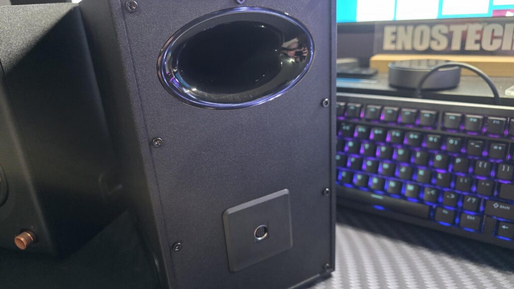 EDIFIER MR5 Studio Monitor Speakers Review - Best Budget-Friendly Studio Monitors? 8 Edifier MR5 Studio Monitor Speakers 10