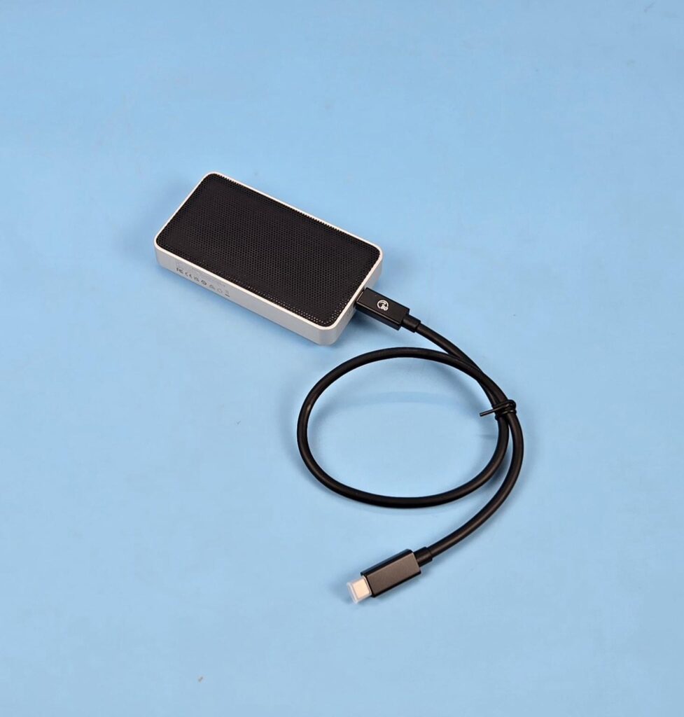 ORICO X50 Pro Thunderbolt80G Enclosure Review 6 Orico X50 Pro Thunderbolt 5 Enclosure Cable Connection
