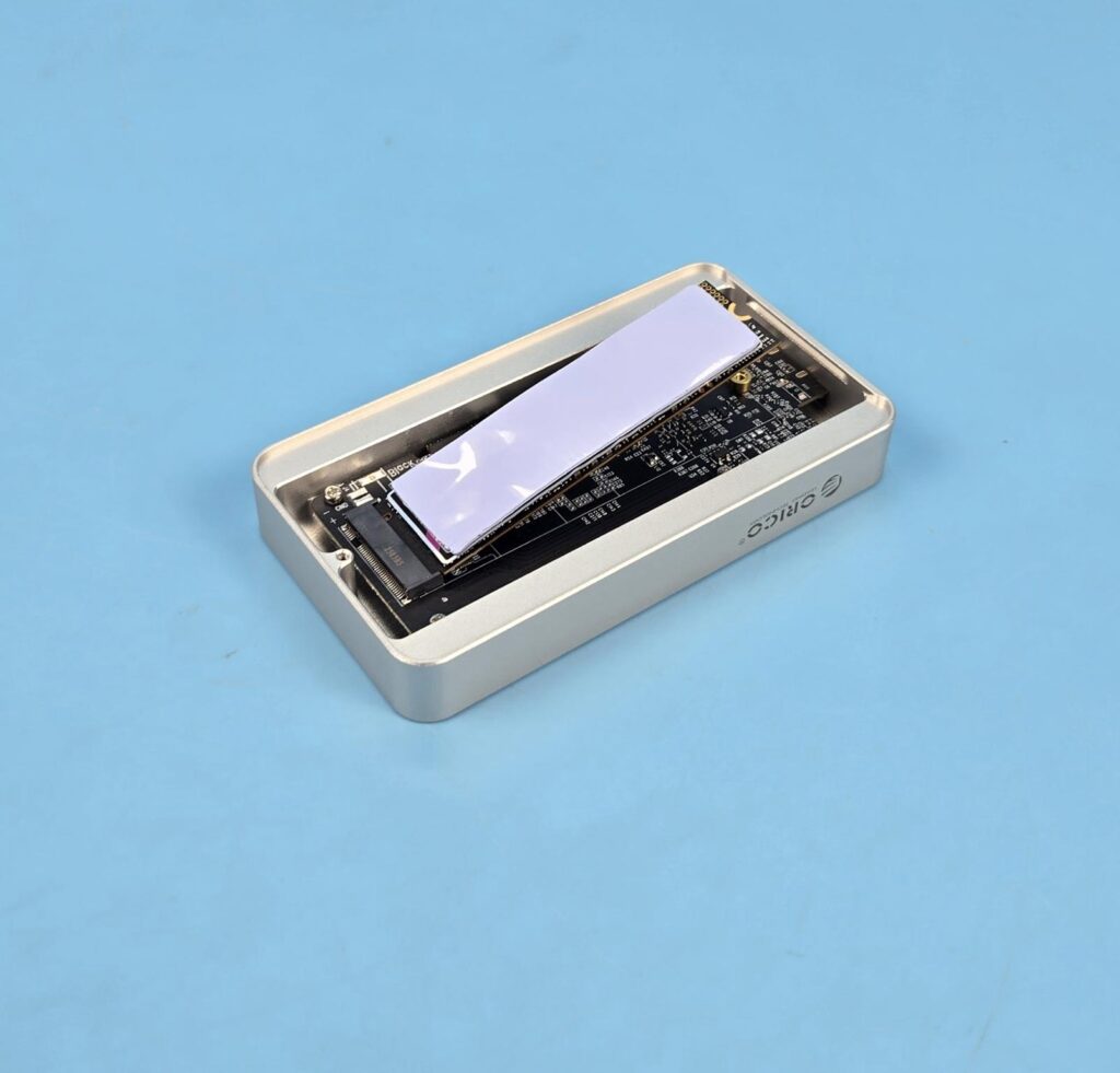 ORICO X50 Pro Thunderbolt80G Enclosure Review 24 Orico X50 Pro Thunderbolt 5 Enclosure Installation 3