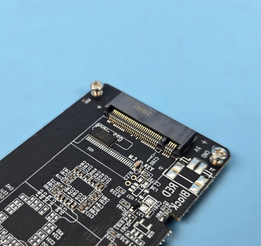 ORICO X50 Pro Thunderbolt80G Enclosure Review 17 Orico X50 Pro Thunderbolt 5 Enclosure Open 4