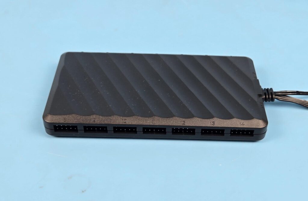 XASTRA Astra LZ360 ARGB Black Review: Nostalgic Pixel Display! 29 XASTRA Astra LZ360 ARGB Black Controller 3