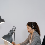 How Shopify live chat 24/7 support helps online stores sell with less friction